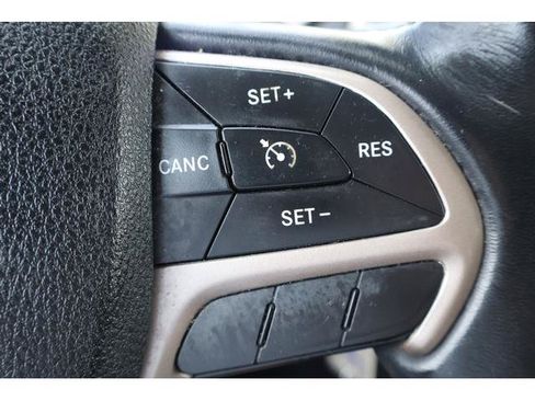 Used 2015 Jeep Cherokee Latitude w/ Cold Weather Group AWD/4WD image 12