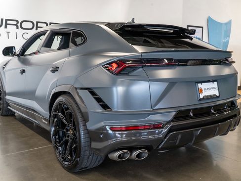 Used 2023 Lamborghini Urus Performante AWD/4WD image 24