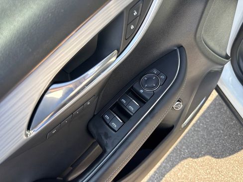 Used 2025 Buick Envision Avenir AWD/4WD image 12