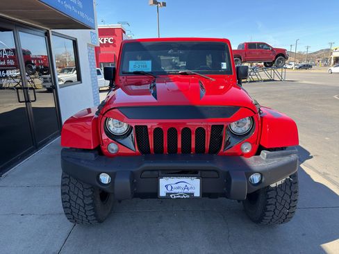 Used 2017 Jeep Wrangler Unlimited Sahara image 3