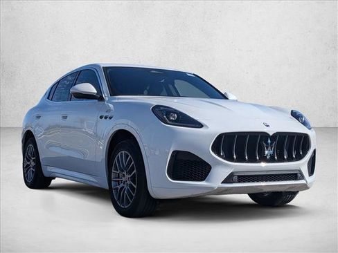 Used 2024 Maserati Grecale GT image 3