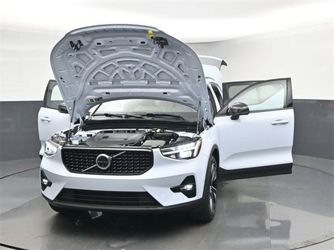 Used 2024 Volvo XC40 B5 Ultimate w/ Protection Package Premier image 53
