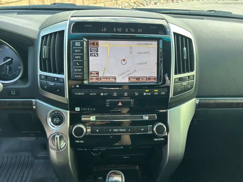 Used 2013 Toyota Land Cruiser AWD/4WD image 18