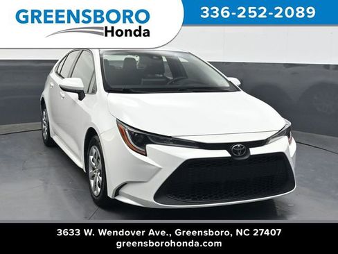 Used 2021 Toyota Corolla LE image 1