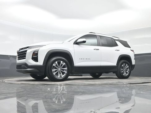 Used 2025 Chevrolet Equinox LT w/ Convenience Package II FWD image 26