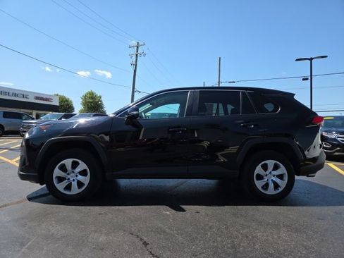 Used 2022 Toyota RAV4 LE AWD/4WD image 4