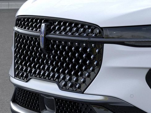 New 2026 Lincoln Nautilus Premier image 17