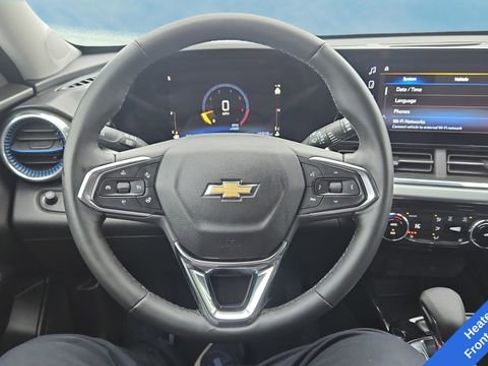 Used 2025 Chevrolet Trax LT w/ LT Convenience Package image 12