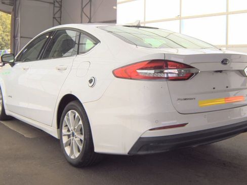 Used 2019 Ford Fusion SE FWD image 4