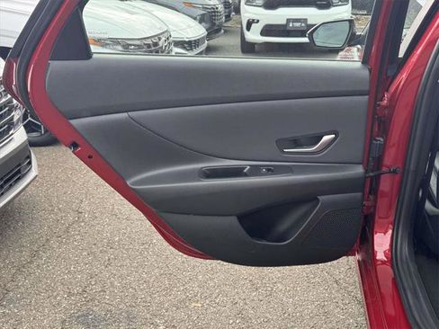 Certified 2025 Hyundai Elantra Limited image 10