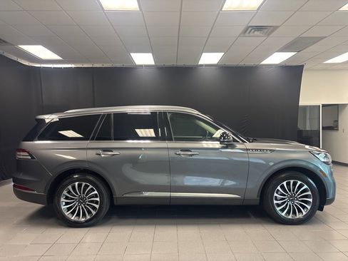 Used 2023 Lincoln Aviator Reserve image 2