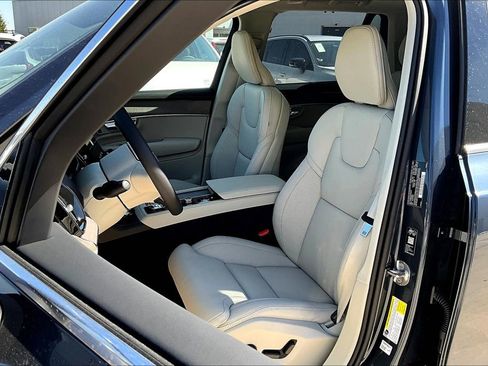 New 2026 Volvo XC90 B6 Ultra w/ Protection Package image 22