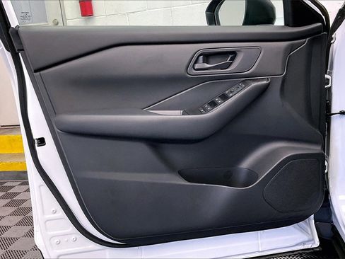 Certified 2025 Nissan Rogue S image 22