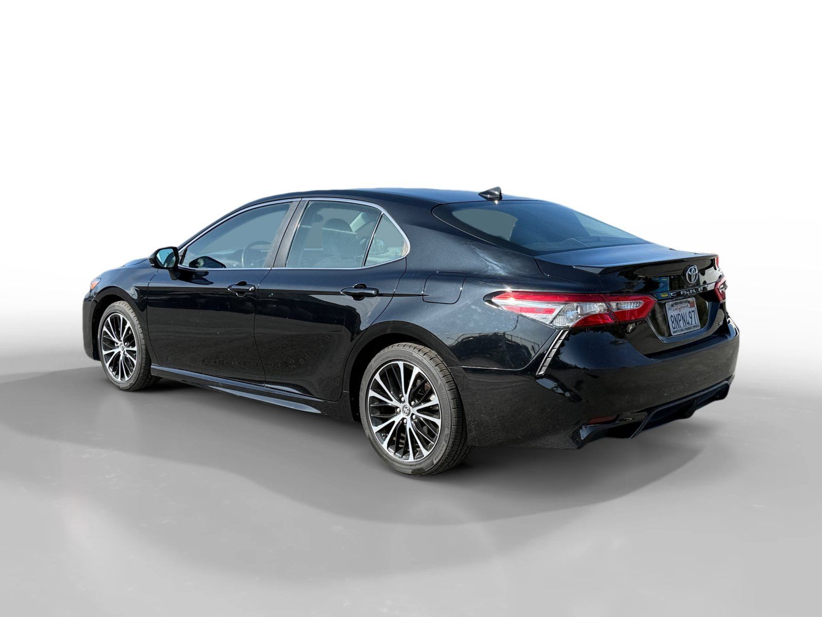 Used 2019 Toyota Camry SE w/ Carpet Mat Package FWD image 3