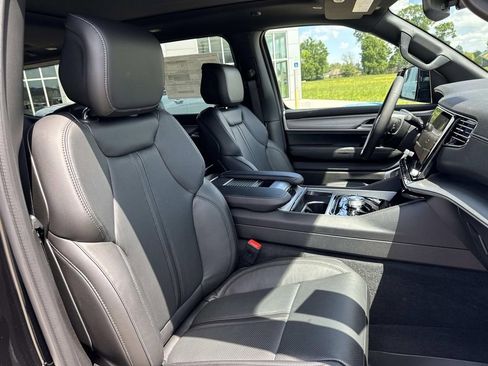 New 2026 Jeep Grand Wagoneer 4WD image 23