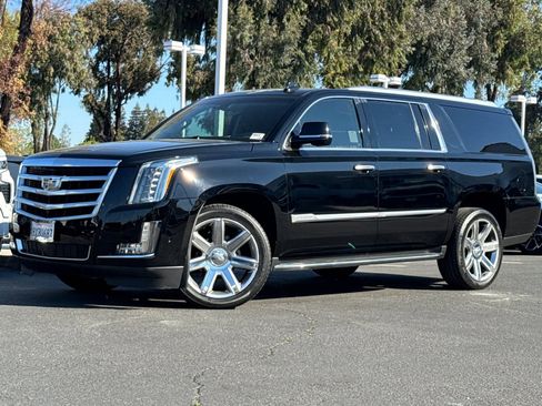 Used 2018 Cadillac Escalade ESV Premium Luxury image 9