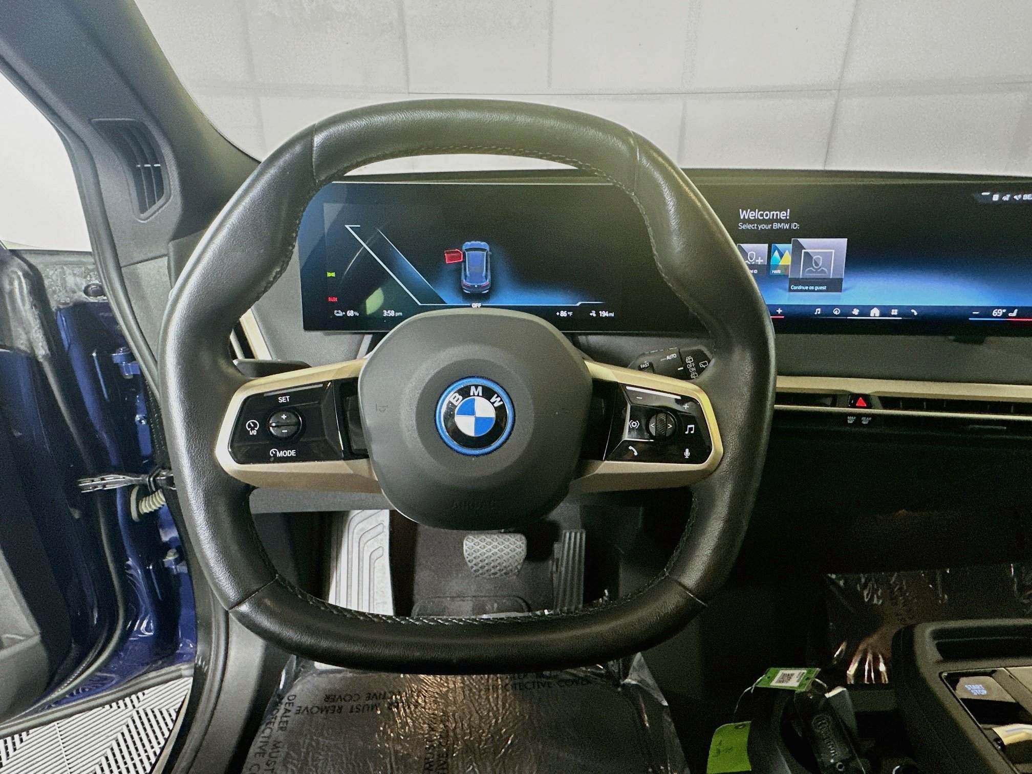 Used 2024 BMW iX xDrive50 w/ Sport Package AWD/4WD image 15