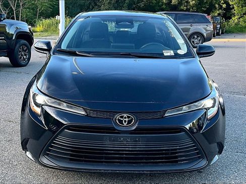 Used 2023 Toyota Corolla LE FWD image 2