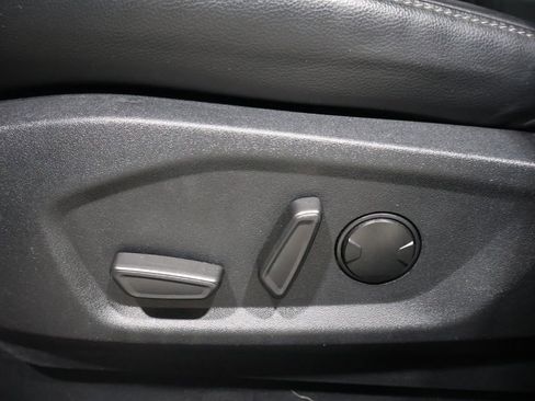 Used 2024 Ford Edge SEL image 9