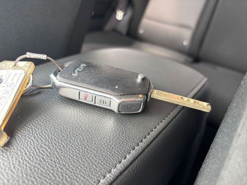 Used 2025 Kia Soul LX w/ LX Technology Package image 21