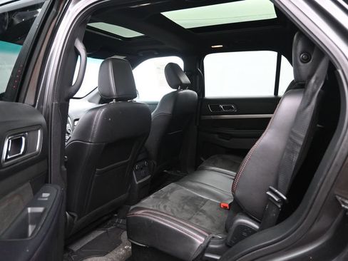 Used 2018 Ford Explorer XLT w/ Equipment Group 202A AWD/4WD image 20