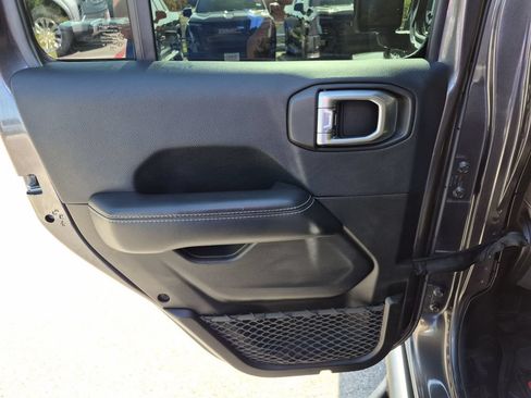 Used 2018 Jeep Wrangler Unlimited Rubicon AWD/4WD image 36