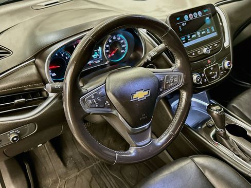 Used 2018 Chevrolet Malibu LT w/ Leather Package FWD image 18