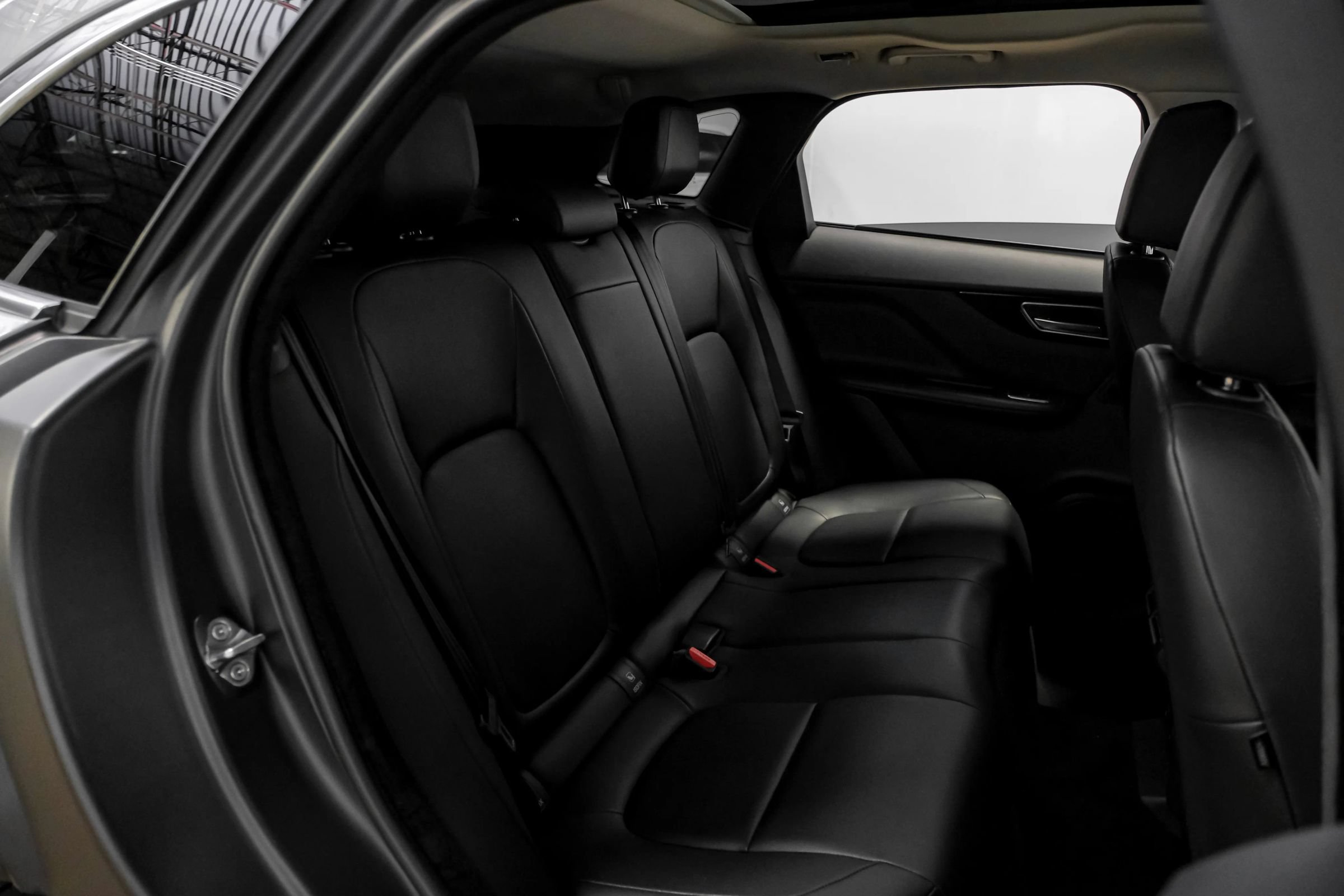 Used 2019 Jaguar F-PACE Premium AWD/4WD image 30
