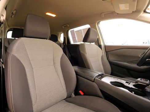 Used 2023 Nissan Rogue SV image 18