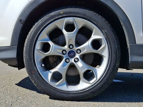 Used 2016 Ford Escape Titanium w/ Equipment Group 301A AWD/4WD image 9
