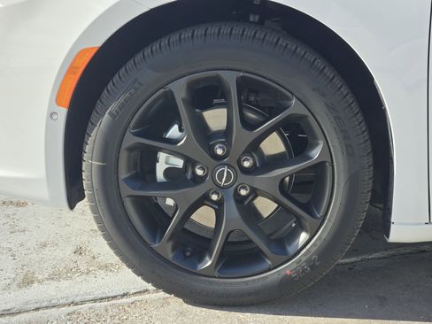 New 2026 Chrysler Pacifica Select w/ S Appearance Package image 9