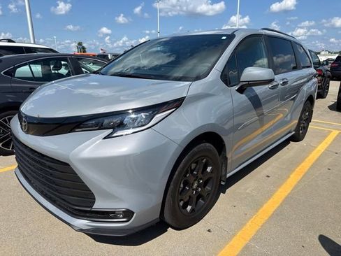 Used 2026 Toyota Sienna XLE Woodland Edition AWD/4WD image 1