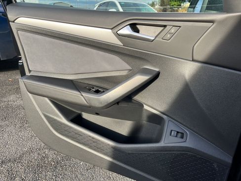 Used 2025 Volkswagen Jetta SE image 20