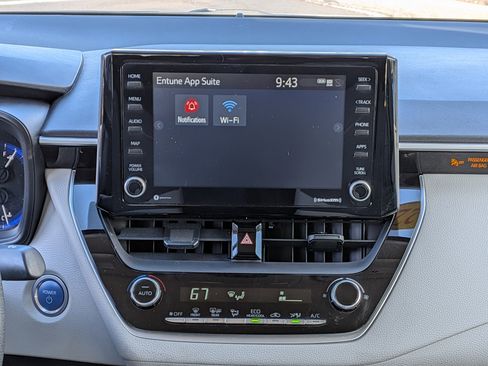 Certified 2022 Toyota Corolla LE image 28