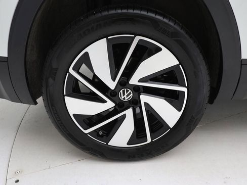 Used 2025 Volkswagen Atlas SE AWD/4WD image 9