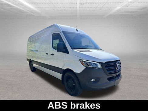 Used 2024 Mercedes-Benz Sprinter 2500 image 7
