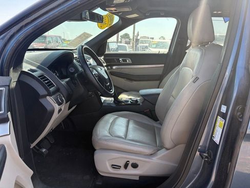 Used 2018 Ford Explorer XLT w/ Equipment Group 202A AWD/4WD image 13