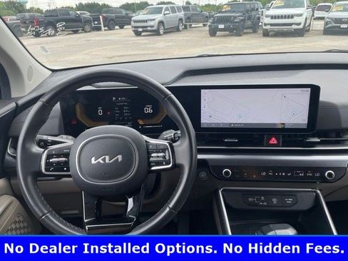 Used 2025 Kia Carnival FWD image 6