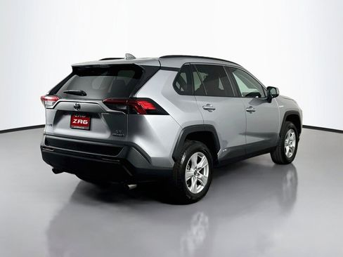 Used 2021 Toyota RAV4 LE AWD/4WD image 5