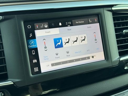 Used 2023 Chrysler Voyager LX image 32