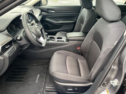 Used 2025 Nissan Altima 2.5 SV FWD image 28