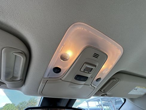 Used 2020 Toyota Prius XLE w/ Carpet Mat Package image 16