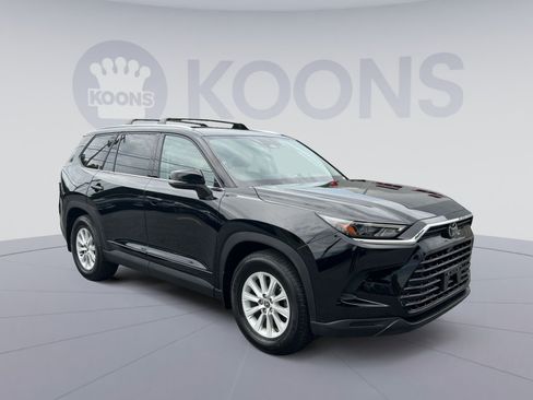 Used 2024 Toyota Grand Highlander AWD image 10