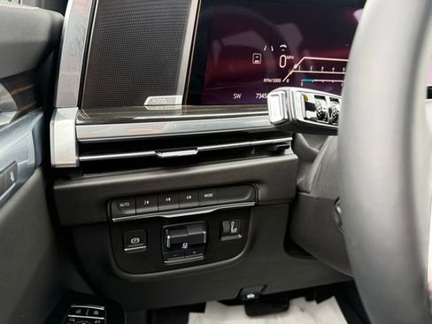 Certified 2025 Cadillac Escalade Premium Luxury image 18