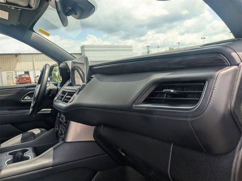 Used 2023 Chevrolet Suburban LT RWD image 35