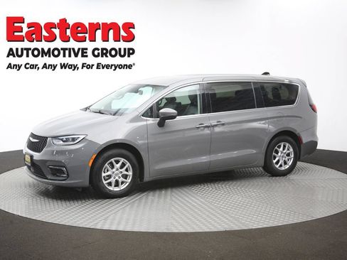 Used 2023 Chrysler Pacifica Touring-L FWD image 58
