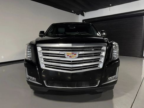 Used 2017 Cadillac Escalade Platinum RWD image 2