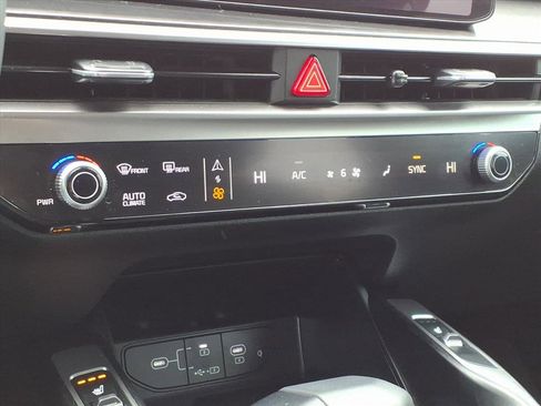 Used 2025 Kia Sorento EX w/ Panoramic Sunroof Package image 10