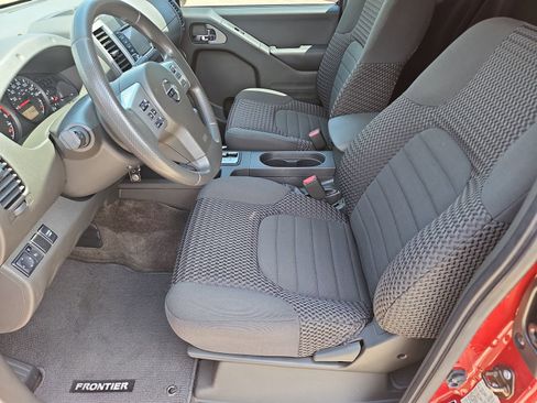 Used 2016 Nissan Frontier SV image 13