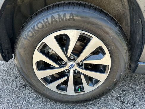Used 2025 Subaru Outback Premium AWD/4WD image 34